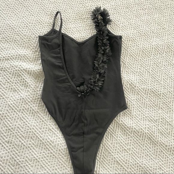 Black Floral Accent Body - Picture 5 of 8